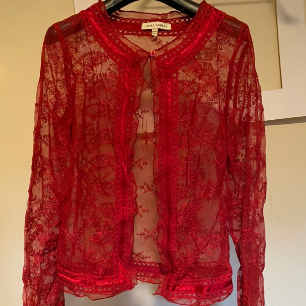 Red sheet top